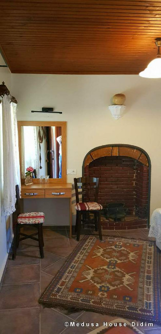 didim-medusa-house-pansiyon-fire-place didim-medusa-house-pansiyon-fire-place