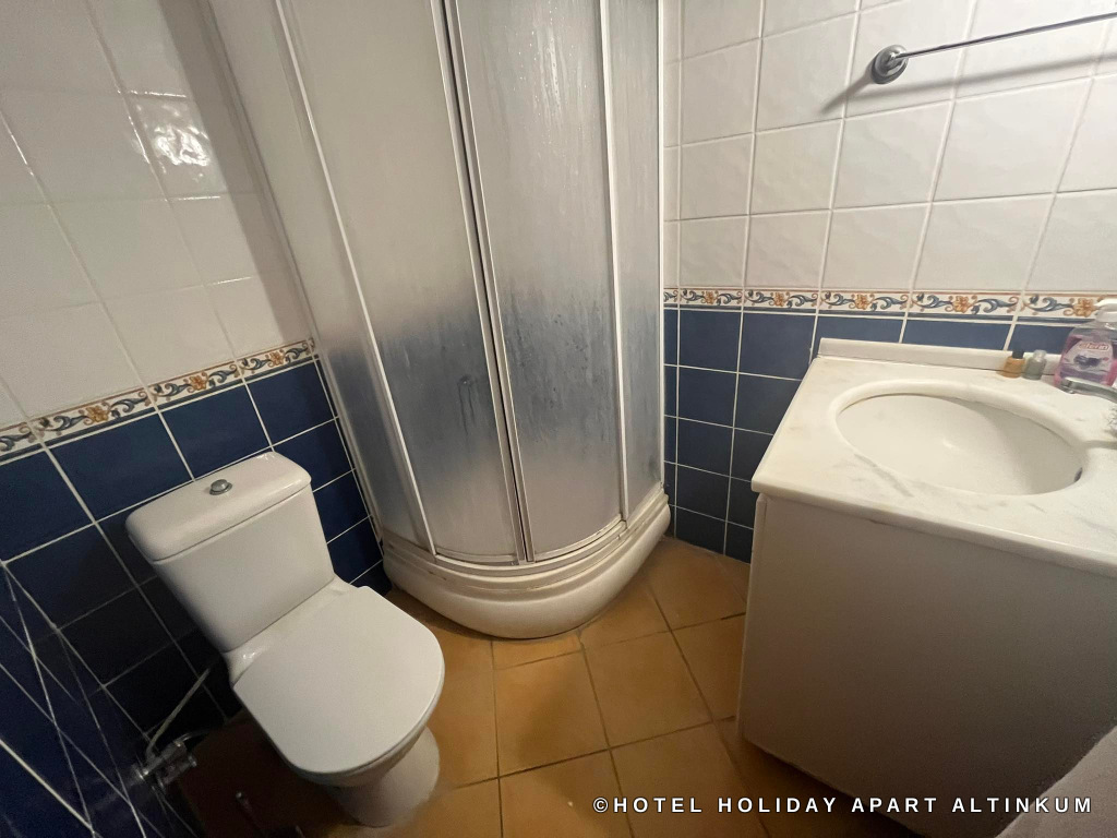 hotel holiday apart banyosu